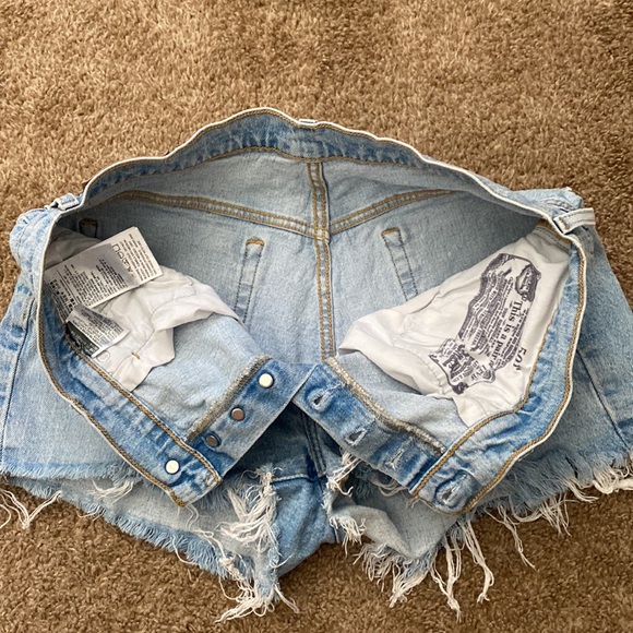 Levi’s 501 cut off shorts - Picture 6 of 8